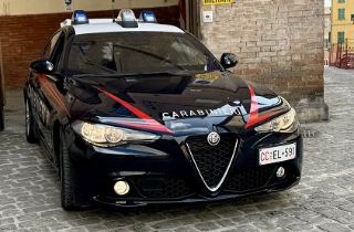 Macerata - Controlli straordinari carabinieri: denuncia per armi e misura cautelare per stalking